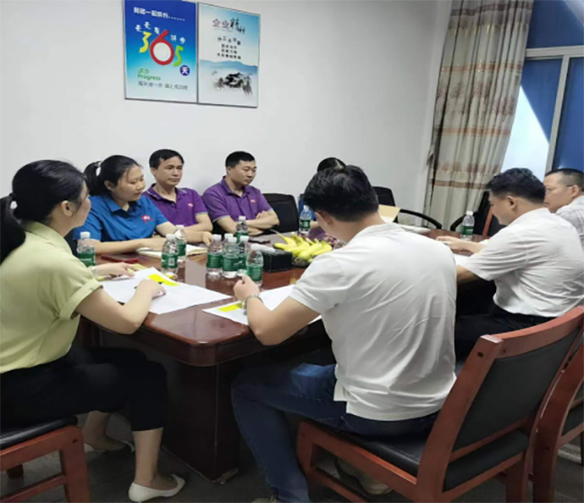 從化區(qū)副區(qū)長黃小海帶隊(duì)到廣州俊麒無紡布企業(yè)有限公司開展暖企調(diào)研活動